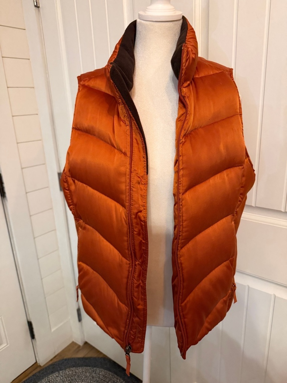 Eddie Bauer Woman's Petite Large Copper Goose Down Chevron Quilted Zip Up Vest - Picture 6 of 10